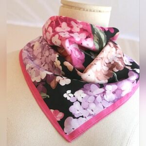 H&M Super Soft Comfy Bandana Scarf Neckerchief Pop Art Neckband Back Pink Floral